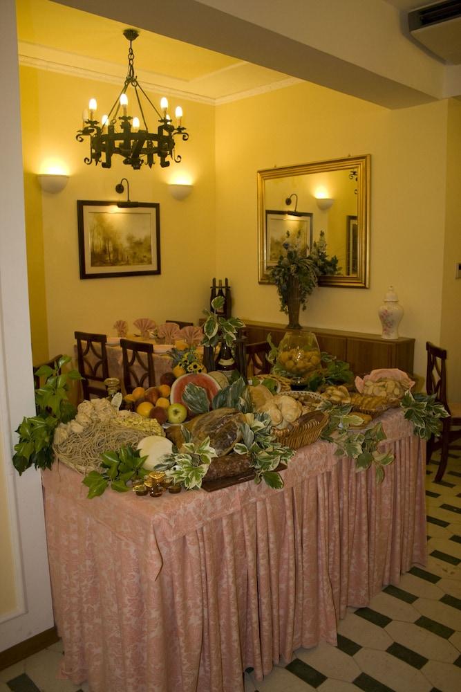 Hotel Arno Chianciano Terme Exterior foto